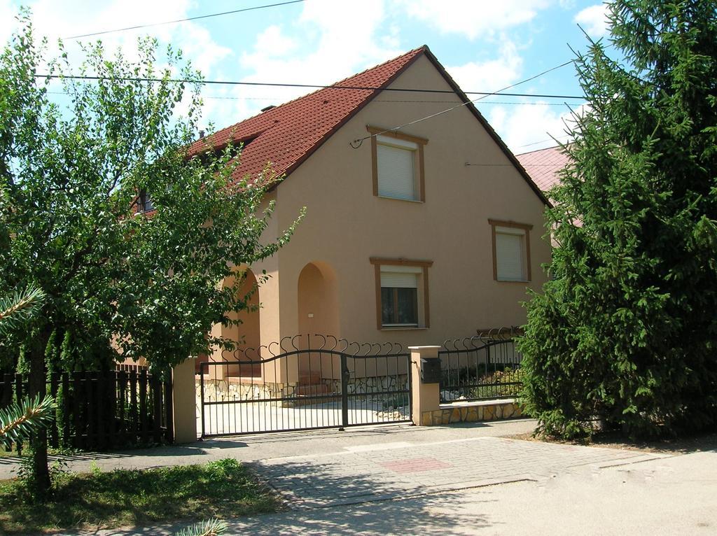 Margareta Apartman Apartment ชาร์วาร์ ภายนอก รูปภาพ
