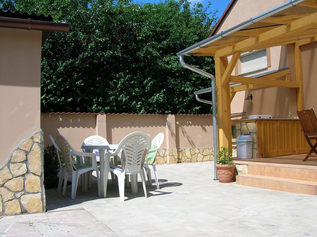 Margareta Apartman Apartment ชาร์วาร์ ภายนอก รูปภาพ