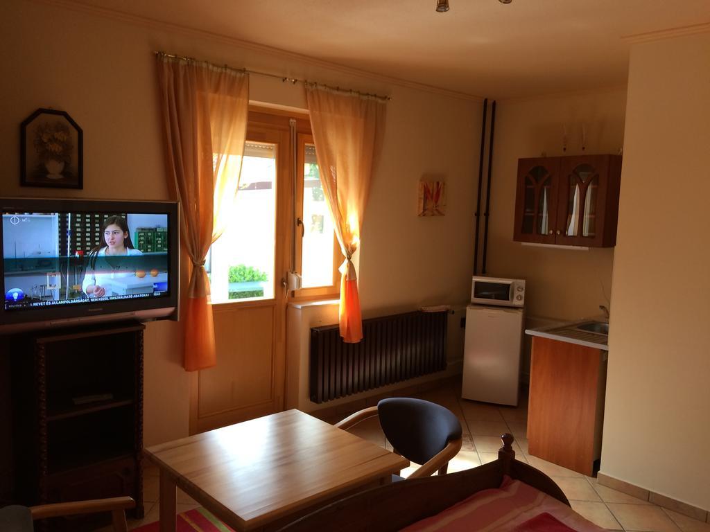 Margareta Apartman Apartment ชาร์วาร์ ภายนอก รูปภาพ